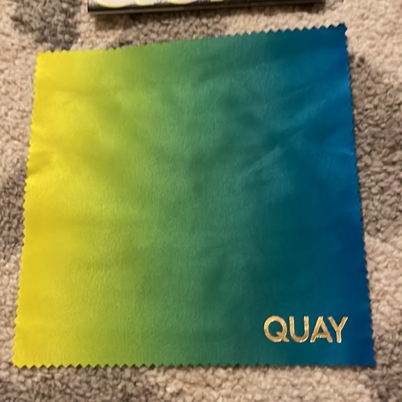 Clear QUAY sunglasses case with blue, green, and yellow cleaner - Picture 3 of 5